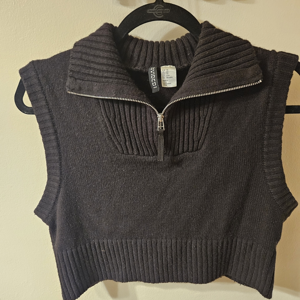 H&M Blaxk Cropped Sleeveless Sweater with Ribbed Zip Collar
